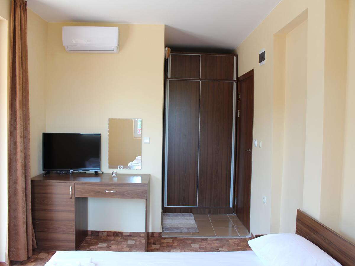 Hotel Sapphire Приморско Экстерьер фото