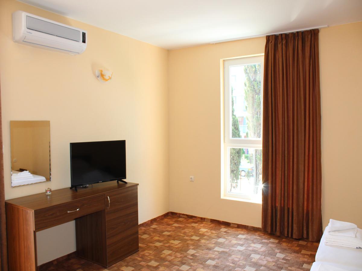 Hotel Sapphire Приморско Экстерьер фото