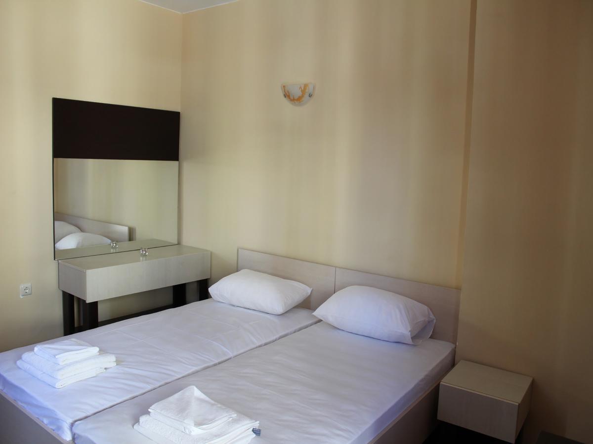Hotel Sapphire Приморско Экстерьер фото