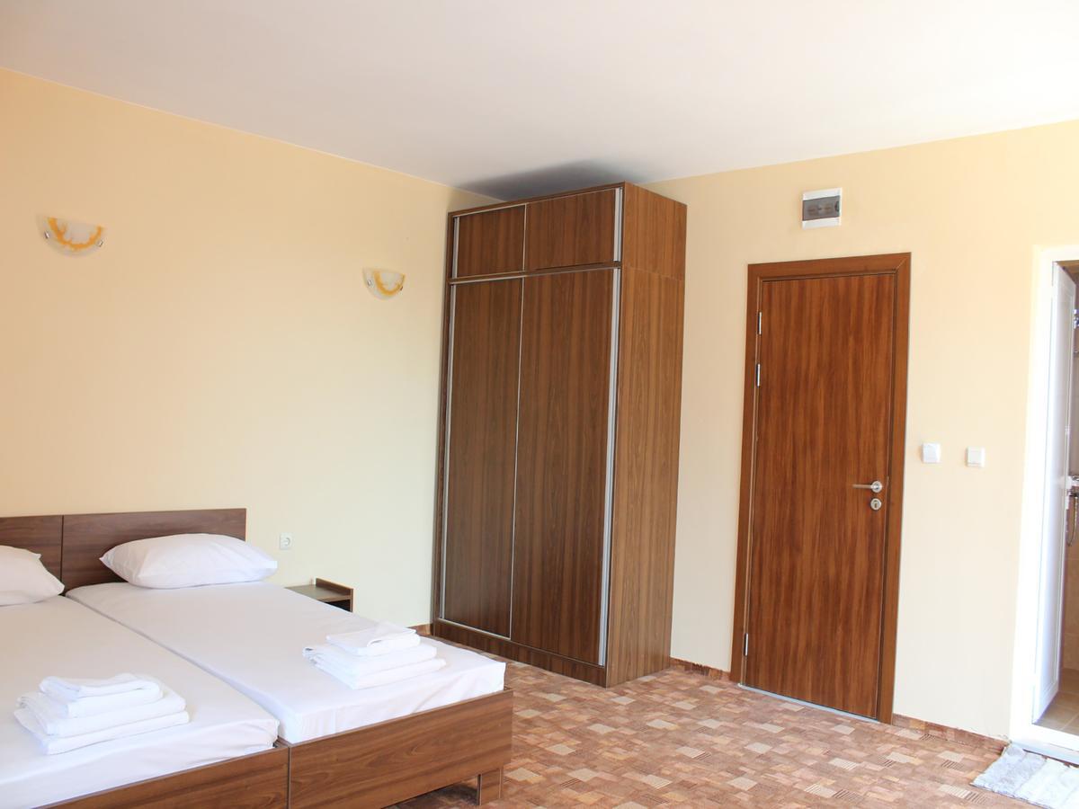 Hotel Sapphire Приморско Экстерьер фото