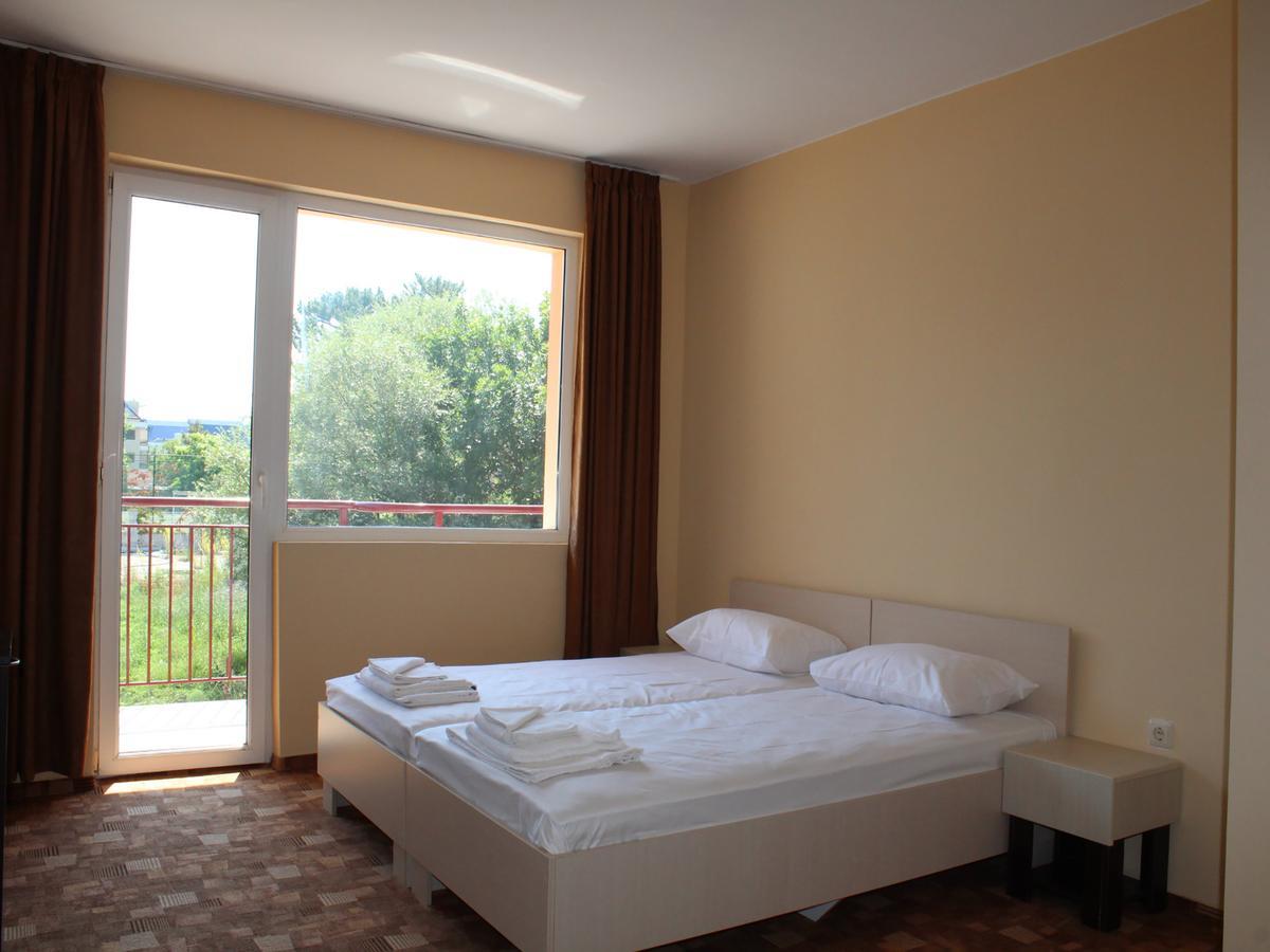 Hotel Sapphire Приморско Экстерьер фото