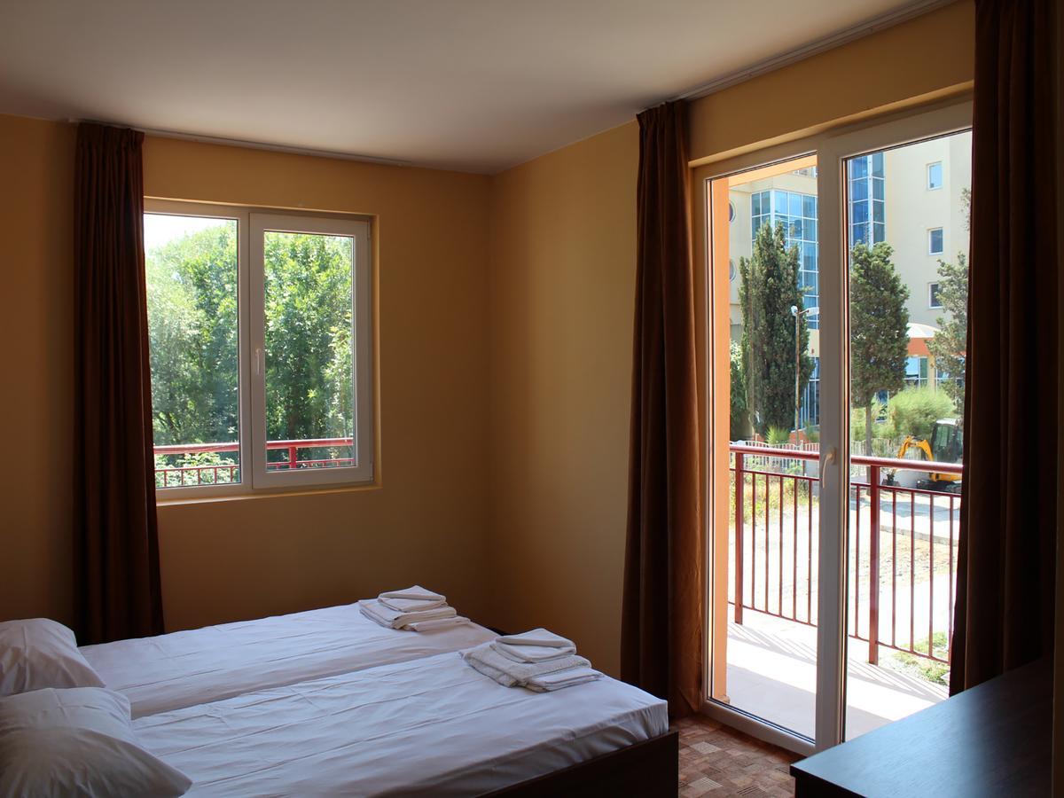 Hotel Sapphire Приморско Экстерьер фото