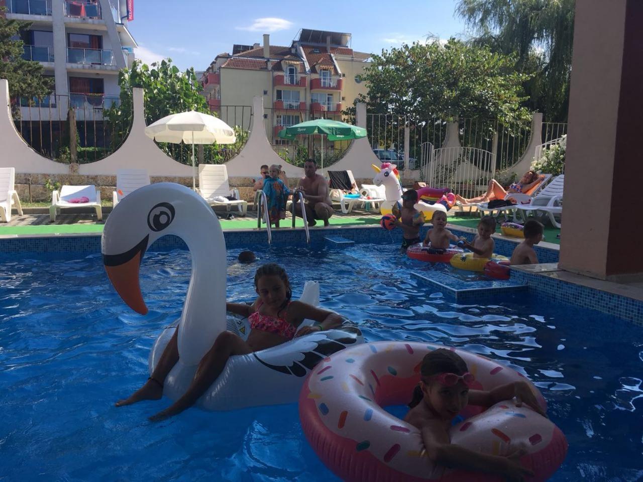 Hotel Sapphire Приморско Экстерьер фото