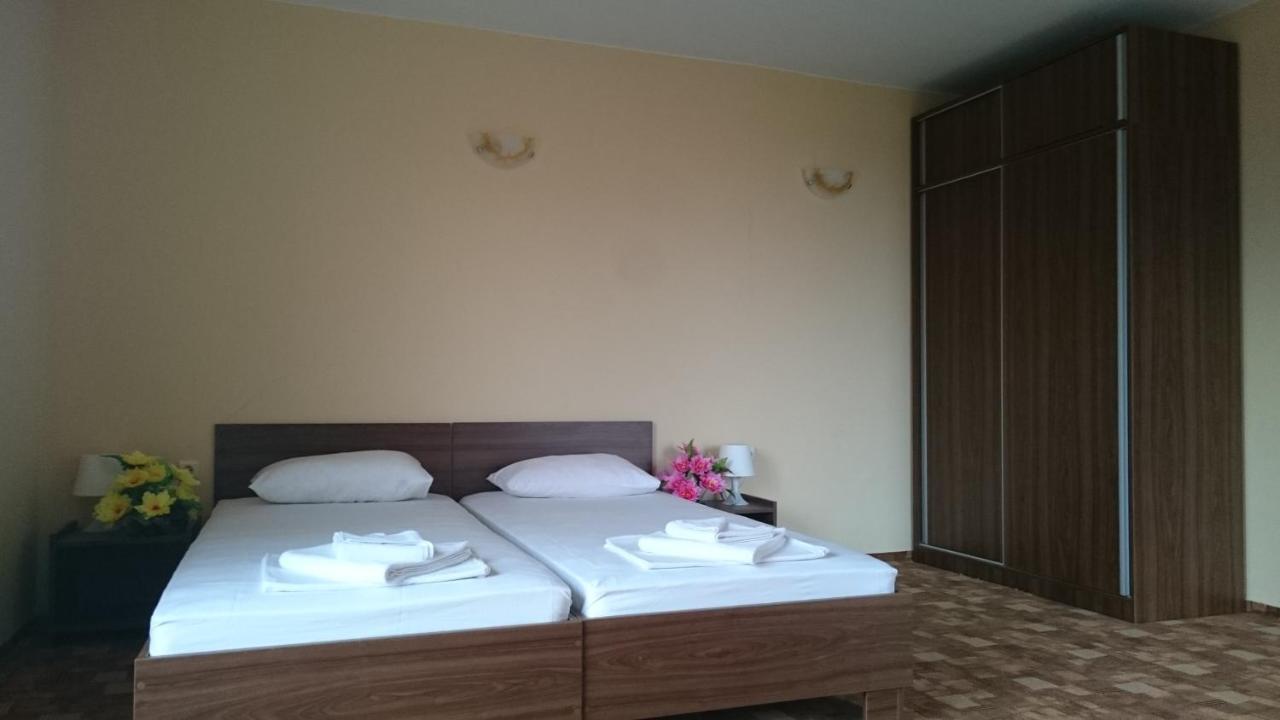 Hotel Sapphire Приморско Экстерьер фото