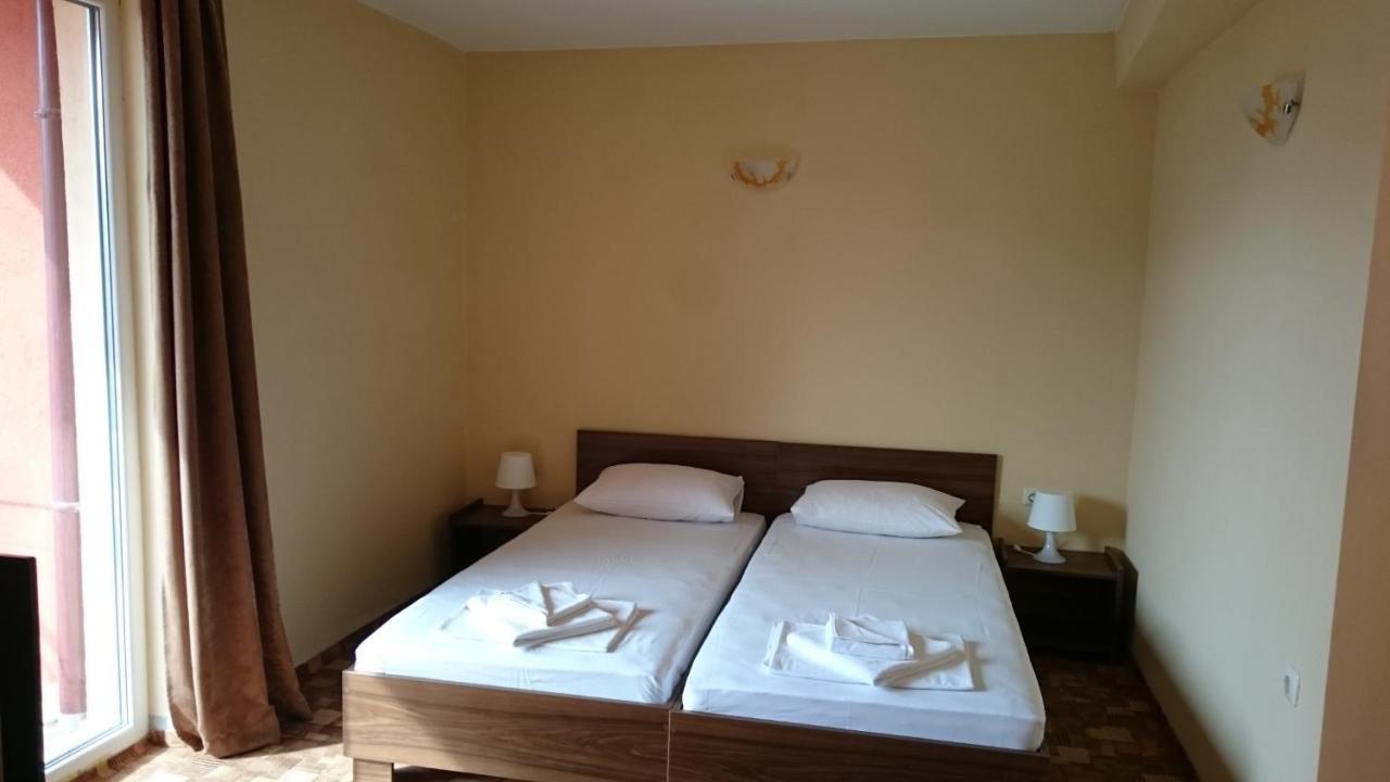 Hotel Sapphire Приморско Экстерьер фото